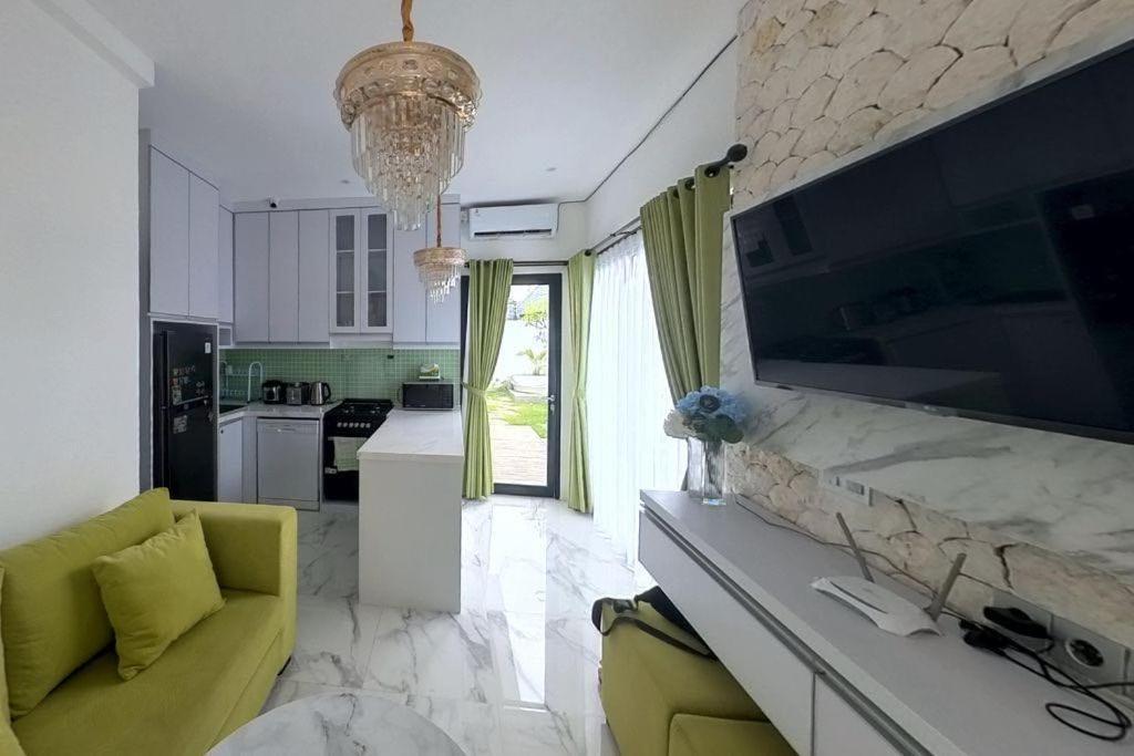 9 * Seminyak (Bali)